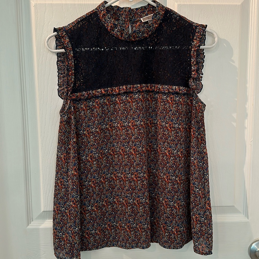 Chelsea28 sleeveless blouse with lace